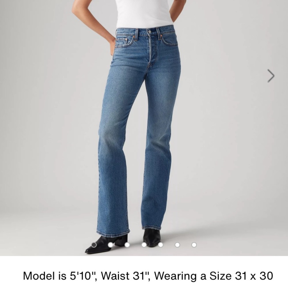 Levi’s Wedgie Bootcut- Medium Wash- Petite SZ 28, EUC